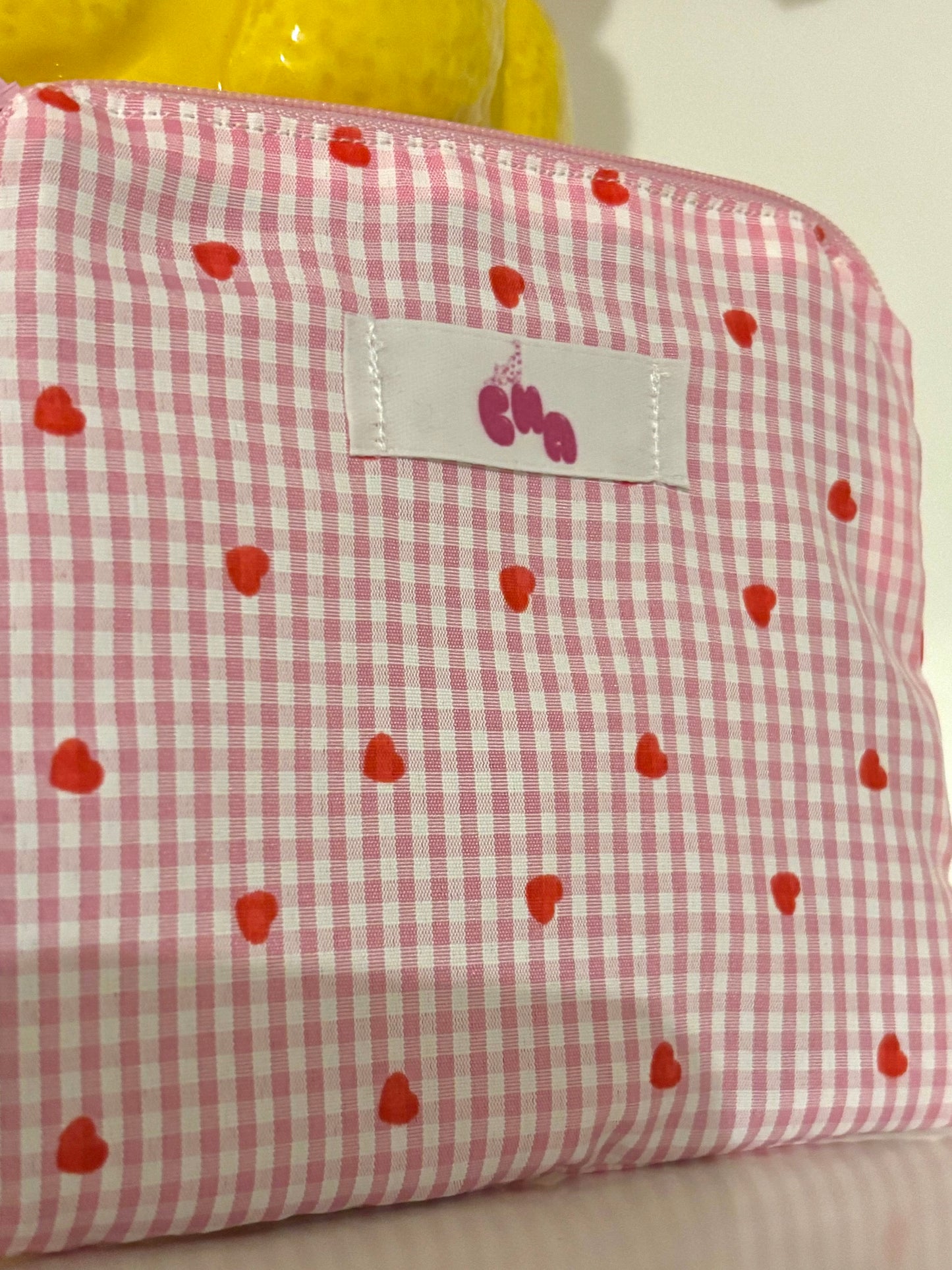 pochette à zip cœur rose