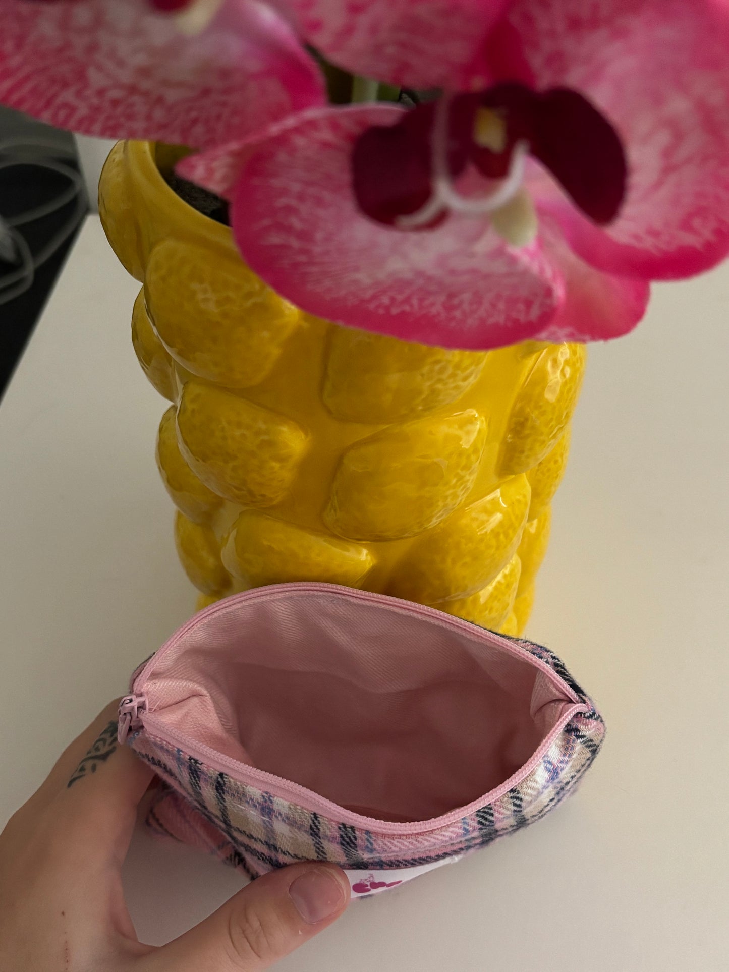 pochette à zip tartan rose