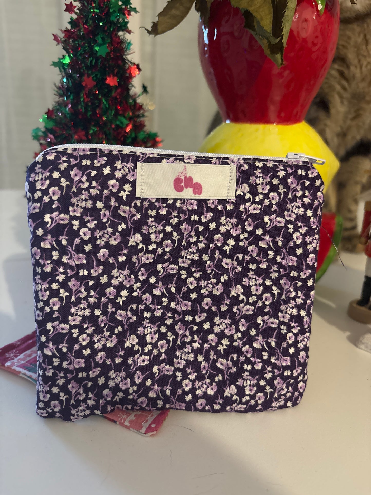 pochette à zip fleur violette