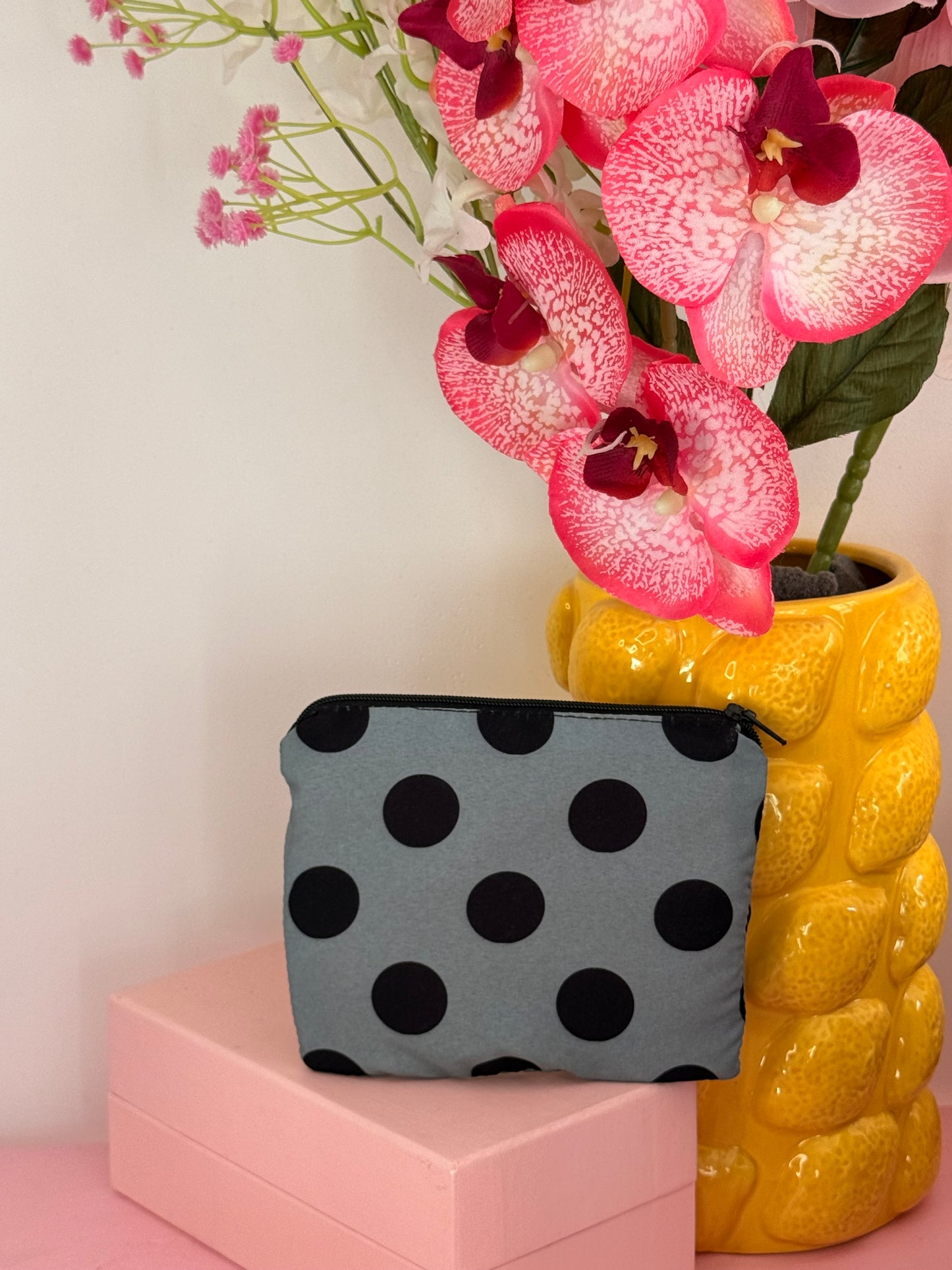 pochette bleu pois noir