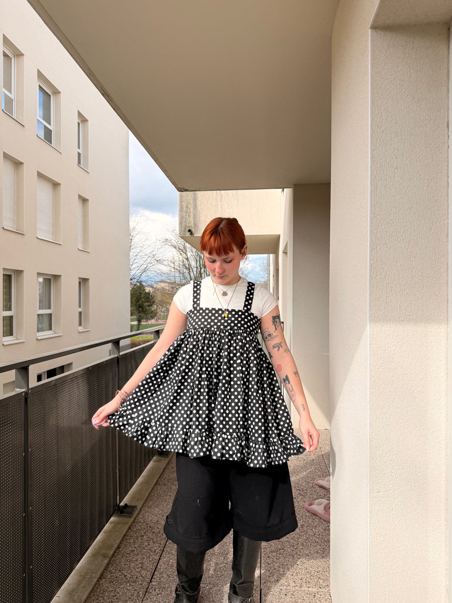 Robe courte Froufrou noir à pois blanc