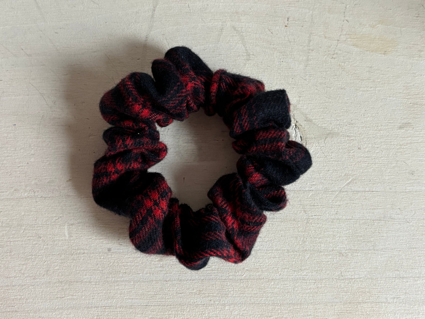 mini chouchou noël tartan rouge