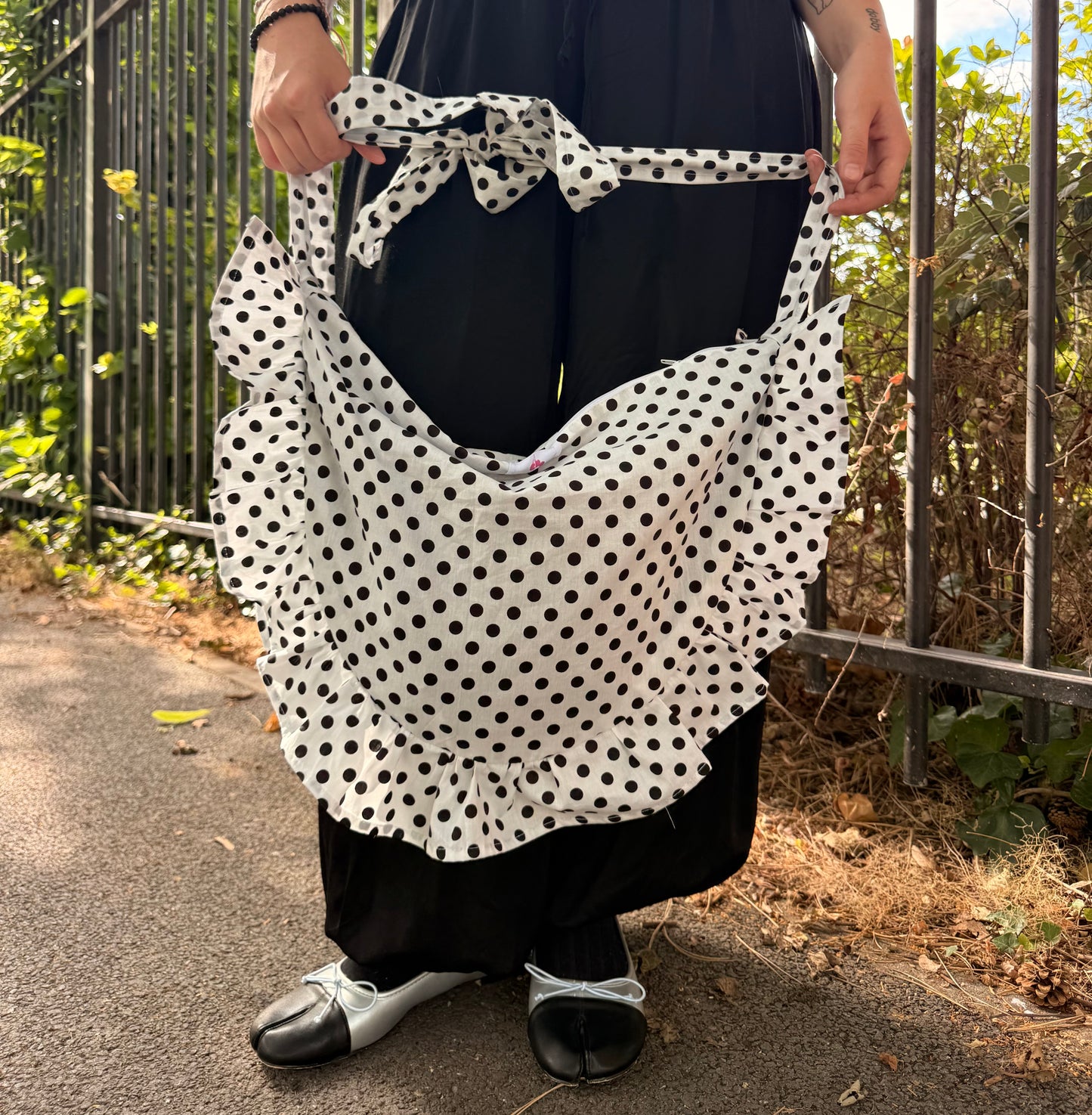Sac bandoulière blanc pois noir