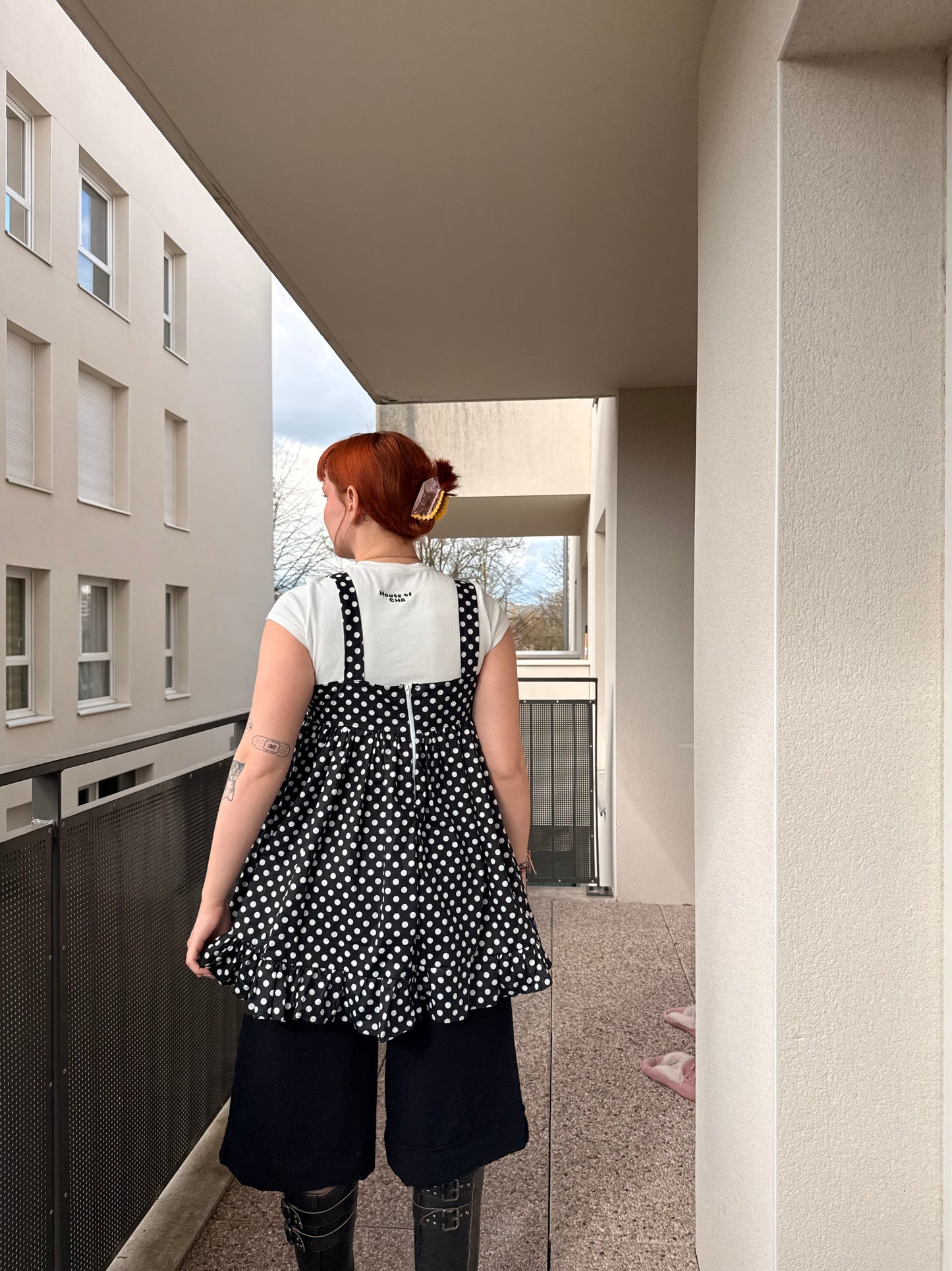 Robe courte Froufrou noir à pois blanc